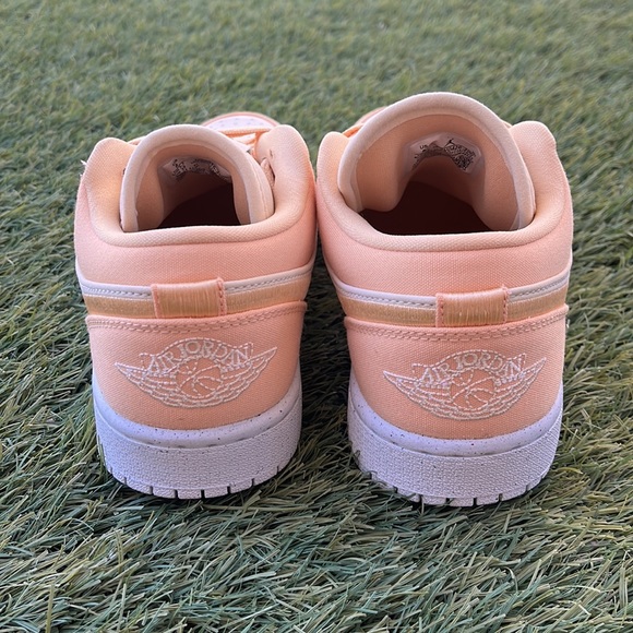 Air Jordan 1 Low SE - Picture 3 of 5